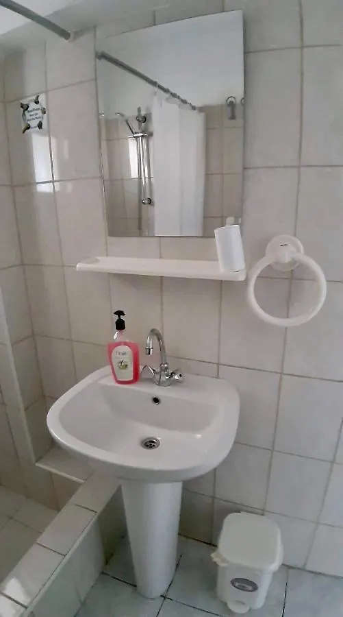 Independent Bedroom With Private Wc+Shower Λάρνακα Πανσιόν